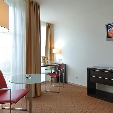 Leonardo West München