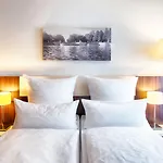 Leonardo West Hotell
