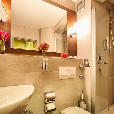 Otel Leonardo West