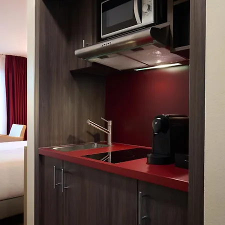 Leonardo West Otel Münih