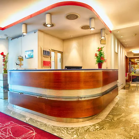 Leonardo West Hotel