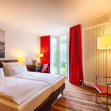 Leonardo West Отель Мюнхен