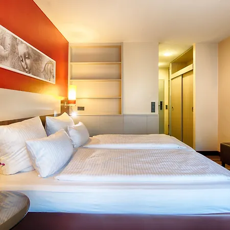 Leonardo West Hotel 4*