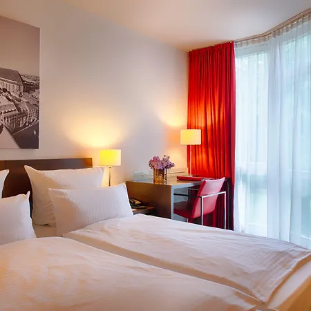 Отель Leonardo West