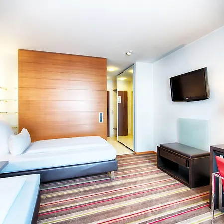 Leonardo West Отель Мюнхен