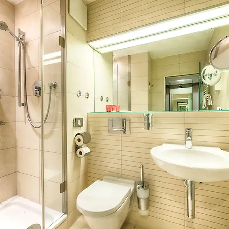 Leonardo West Отель Мюнхен