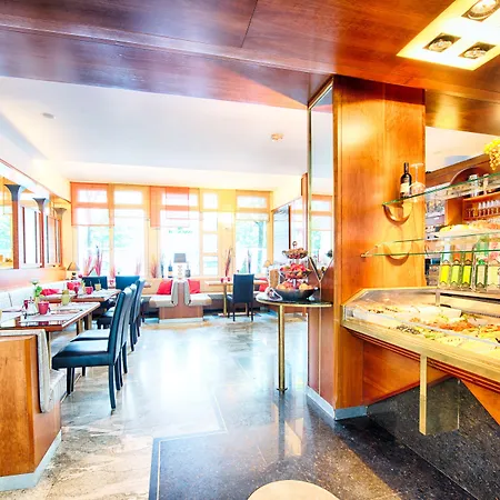 Hotel Leonardo West 4*