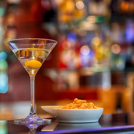 Отель Leonardo West