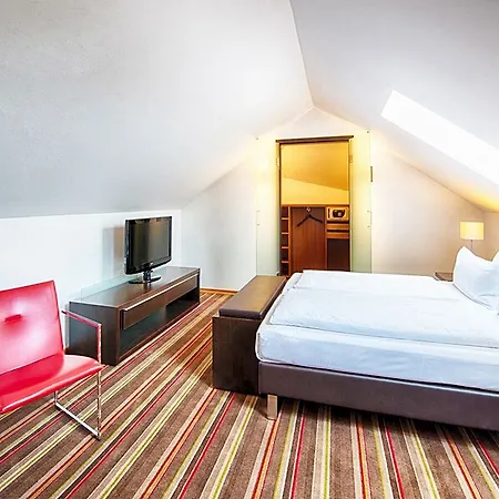 Leonardo West Otel Münih