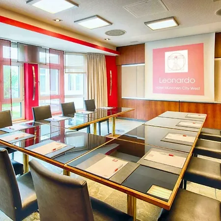 Отель Leonardo West