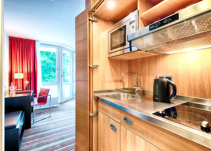 Leonardo West Hotel 4*