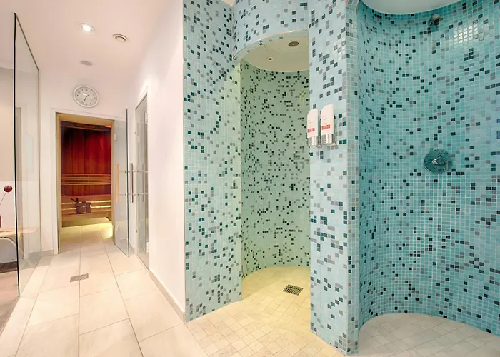 Leonardo West Hotel 4*