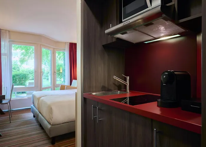 Hotel Leonardo West 4*