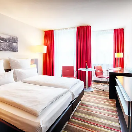 Leonardo West Hotel 4*
