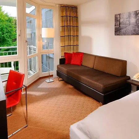 Leonardo West München